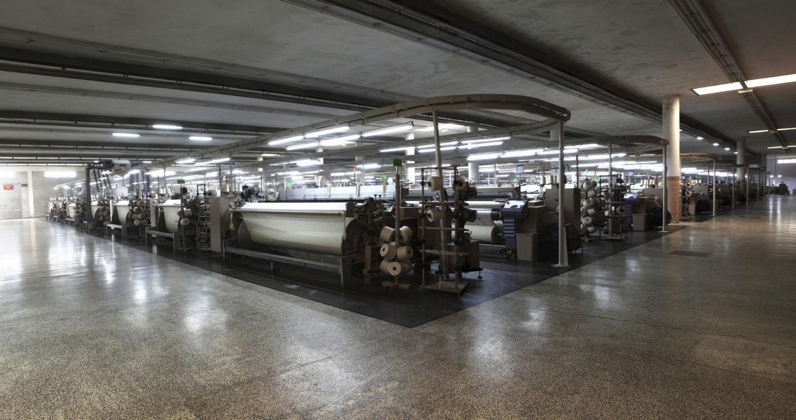 Air-jet looms in a textile factory